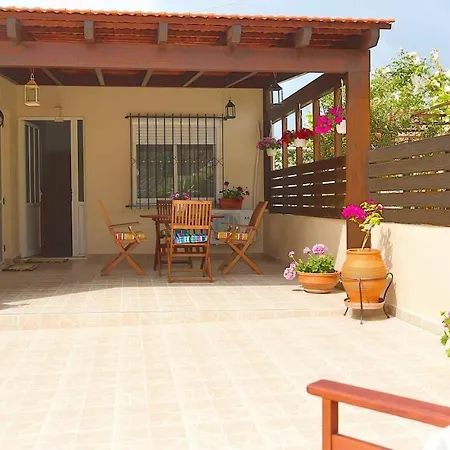 Apartmán Ideal Family House With Big Yard In Ialysos, Rhodes *